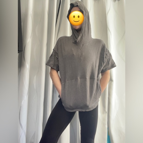 👑 2/$40 👑 Fabletics short sleeve hoodie - Picture 8 of 12